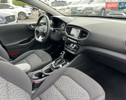Серый Хендай Ioniq, объемом двигателя 1.6 л и пробегом 272 тыс. км за 12999 $, фото 8 на Automoto.ua