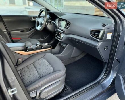 Сірий Хендай Ioniq, об'ємом двигуна 0 л та пробігом 81 тис. км за 12499 $, фото 78 на Automoto.ua
