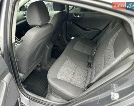 Серый Хендай Ioniq, объемом двигателя 1.6 л и пробегом 272 тыс. км за 12999 $, фото 7 на Automoto.ua