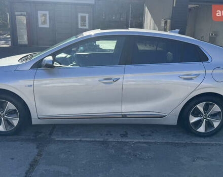 Серый Хендай Ioniq, объемом двигателя 0 л и пробегом 182 тыс. км за 15550 $, фото 4 на Automoto.ua