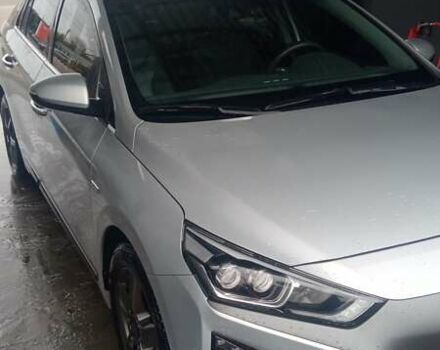 Сірий Хендай Ioniq, об'ємом двигуна 0 л та пробігом 120 тис. км за 13000 $, фото 3 на Automoto.ua