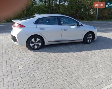 Серый Хендай Ioniq, объемом двигателя 0 л и пробегом 90 тыс. км за 13900 $, фото 3 на Automoto.ua
