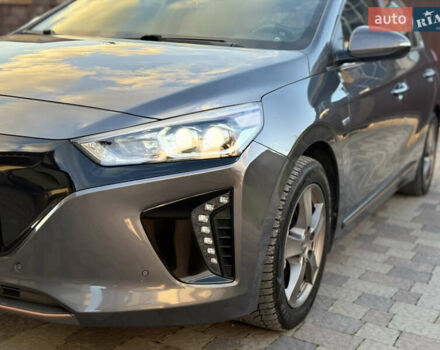 Серый Хендай Ioniq, объемом двигателя 0 л и пробегом 109 тыс. км за 13899 $, фото 7 на Automoto.ua