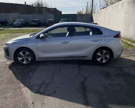 Сірий Хендай Ioniq, об'ємом двигуна 0 л та пробігом 121 тис. км за 12800 $, фото 3 на Automoto.ua