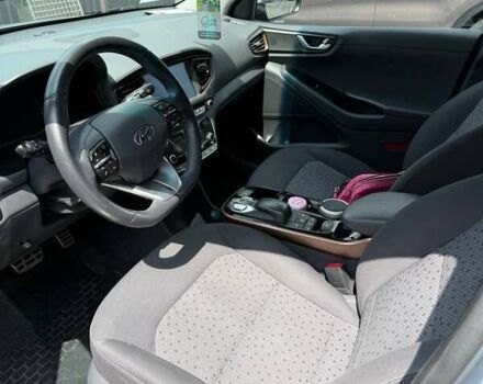 Серый Хендай Ioniq, объемом двигателя 0 л и пробегом 109 тыс. км за 14000 $, фото 7 на Automoto.ua
