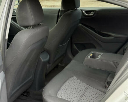 Сірий Хендай Ioniq, об'ємом двигуна 1.6 л та пробігом 89 тис. км за 14899 $, фото 15 на Automoto.ua