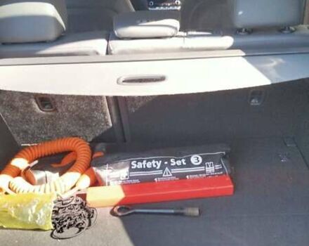 Серый Хендай Ioniq, объемом двигателя 0 л и пробегом 198 тыс. км за 13800 $, фото 7 на Automoto.ua