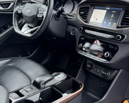 Сірий Хендай Ioniq, об'ємом двигуна 0 л та пробігом 143 тис. км за 12999 $, фото 21 на Automoto.ua