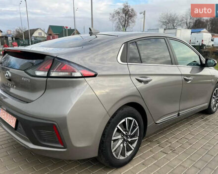Сірий Хендай Ioniq, об'ємом двигуна 0 л та пробігом 110 тис. км за 14300 $, фото 5 на Automoto.ua