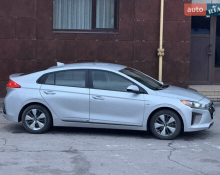 Сірий Хендай Ioniq, об'ємом двигуна 1.6 л та пробігом 89 тис. км за 14899 $, фото 4 на Automoto.ua