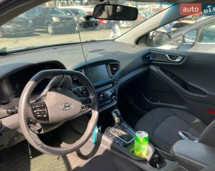 Сірий Хендай Ioniq, об'ємом двигуна 0 л та пробігом 201 тис. км за 8700 $, фото 3 на Automoto.ua