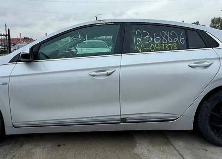 Сірий Хендай Ioniq, об'ємом двигуна 0 л та пробігом 125 тис. км за 6700 $, фото 5 на Automoto.ua