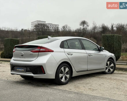 Сірий Хендай Ioniq, об'ємом двигуна 1.6 л та пробігом 88 тис. км за 14899 $, фото 11 на Automoto.ua