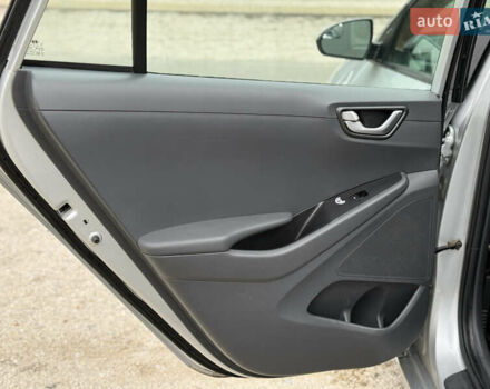 Сірий Хендай Ioniq, об'ємом двигуна 1.6 л та пробігом 88 тис. км за 14899 $, фото 20 на Automoto.ua