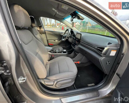 Сірий Хендай Ioniq, об'ємом двигуна 0 л та пробігом 110 тис. км за 14300 $, фото 20 на Automoto.ua
