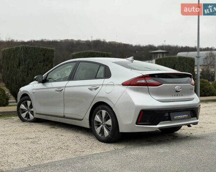 Сірий Хендай Ioniq, об'ємом двигуна 1.6 л та пробігом 88 тис. км за 14899 $, фото 8 на Automoto.ua