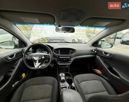 Сірий Хендай Ioniq, об'ємом двигуна 0 л та пробігом 125 тис. км за 6700 $, фото 21 на Automoto.ua