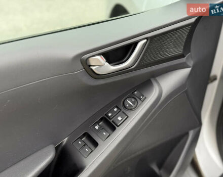 Сірий Хендай Ioniq, об'ємом двигуна 1.6 л та пробігом 88 тис. км за 14899 $, фото 13 на Automoto.ua