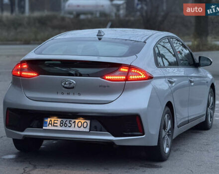 Сірий Хендай Ioniq, об'ємом двигуна 1.6 л та пробігом 89 тис. км за 14899 $, фото 5 на Automoto.ua