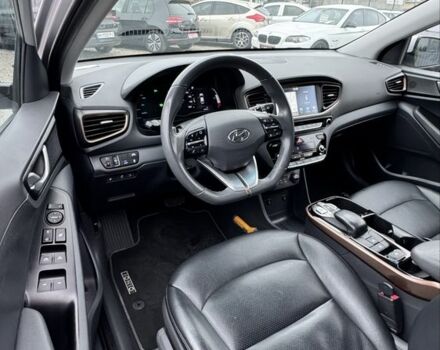 Сірий Хендай Ioniq, об'ємом двигуна 0 л та пробігом 143 тис. км за 12999 $, фото 9 на Automoto.ua