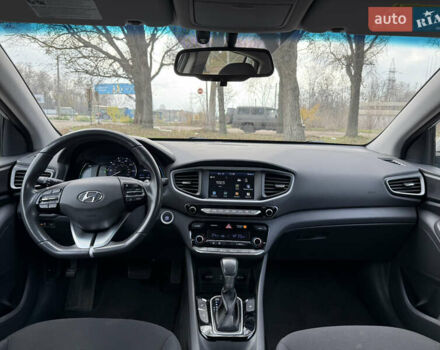Сірий Хендай Ioniq, об'ємом двигуна 1.6 л та пробігом 89 тис. км за 14899 $, фото 12 на Automoto.ua