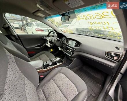Сірий Хендай Ioniq, об'ємом двигуна 0 л та пробігом 125 тис. км за 6700 $, фото 23 на Automoto.ua