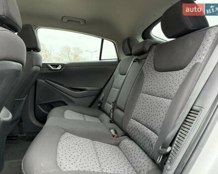 Сірий Хендай Ioniq, об'ємом двигуна 1.6 л та пробігом 88 тис. км за 14899 $, фото 21 на Automoto.ua