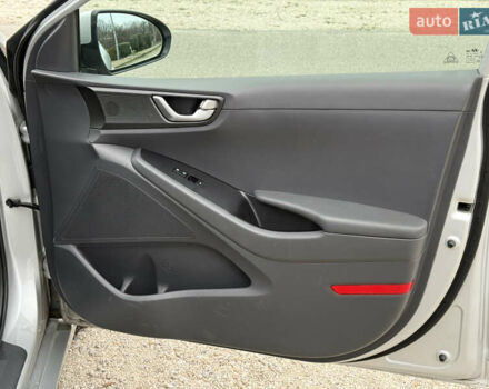 Сірий Хендай Ioniq, об'ємом двигуна 1.6 л та пробігом 88 тис. км за 14899 $, фото 24 на Automoto.ua