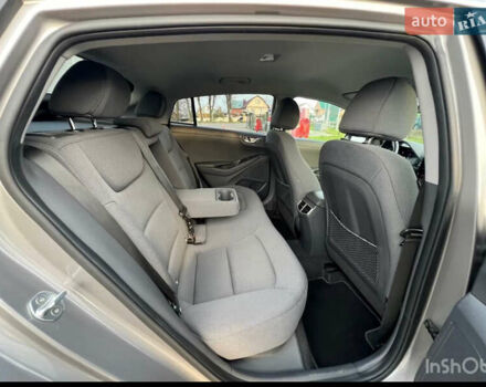 Сірий Хендай Ioniq, об'ємом двигуна 0 л та пробігом 110 тис. км за 14300 $, фото 22 на Automoto.ua