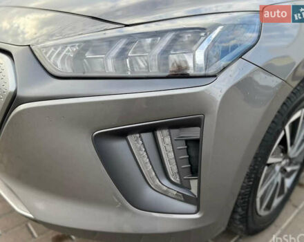 Сірий Хендай Ioniq, об'ємом двигуна 0 л та пробігом 110 тис. км за 14300 $, фото 4 на Automoto.ua