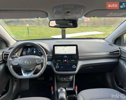 Сірий Хендай Ioniq, об'ємом двигуна 0 л та пробігом 110 тис. км за 14300 $, фото 12 на Automoto.ua