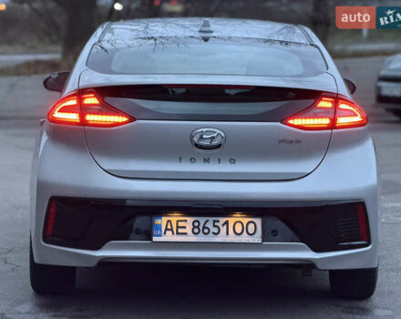 Сірий Хендай Ioniq, об'ємом двигуна 1.6 л та пробігом 89 тис. км за 14899 $, фото 6 на Automoto.ua