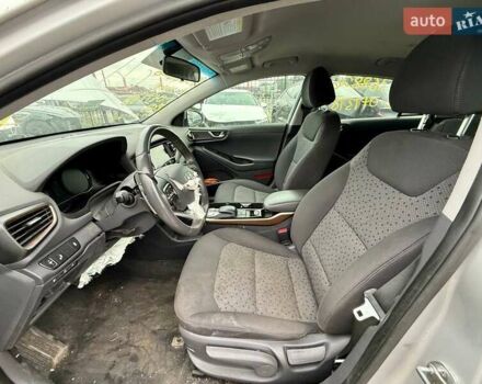Сірий Хендай Ioniq, об'ємом двигуна 0 л та пробігом 125 тис. км за 6700 $, фото 22 на Automoto.ua