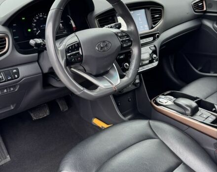 Сірий Хендай Ioniq, об'ємом двигуна 0 л та пробігом 143 тис. км за 12999 $, фото 10 на Automoto.ua