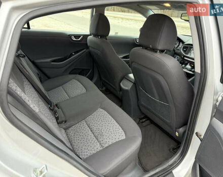 Сірий Хендай Ioniq, об'ємом двигуна 1.6 л та пробігом 88 тис. км за 14899 $, фото 23 на Automoto.ua