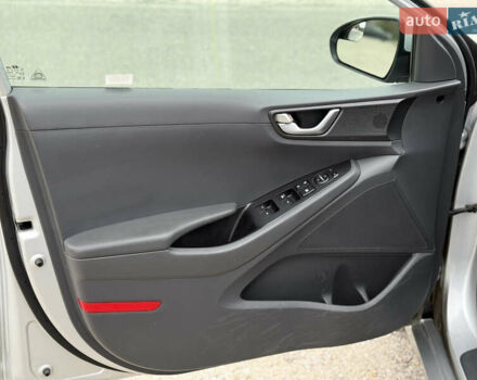 Сірий Хендай Ioniq, об'ємом двигуна 1.6 л та пробігом 88 тис. км за 14899 $, фото 12 на Automoto.ua