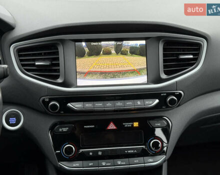 Сірий Хендай Ioniq, об'ємом двигуна 1.6 л та пробігом 88 тис. км за 14899 $, фото 18 на Automoto.ua