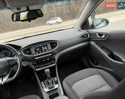 Сірий Хендай Ioniq, об'ємом двигуна 1.6 л та пробігом 88 тис. км за 14899 $, фото 29 на Automoto.ua