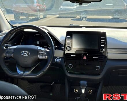 Серый Хендай Ioniq, объемом двигателя 1.6 л и пробегом 125 тыс. км за 15200 $, фото 5 на Automoto.ua