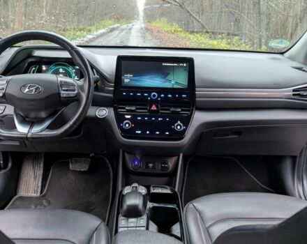 Сірий Хендай Ioniq, об'ємом двигуна 0 л та пробігом 53 тис. км за 15000 $, фото 7 на Automoto.ua