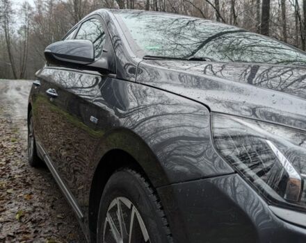 Сірий Хендай Ioniq, об'ємом двигуна 0 л та пробігом 53 тис. км за 15000 $, фото 17 на Automoto.ua