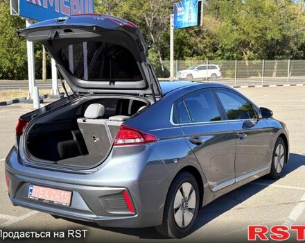 Серый Хендай Ioniq, объемом двигателя 1.6 л и пробегом 125 тыс. км за 15200 $, фото 8 на Automoto.ua