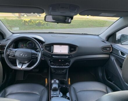 Серый Хендай Ioniq, объемом двигателя 0 л и пробегом 142 тыс. км за 12999 $, фото 3 на Automoto.ua