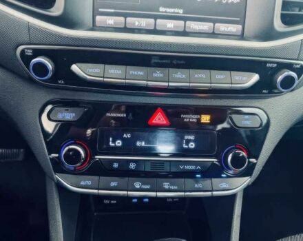 Сірий Хендай Ioniq, об'ємом двигуна 1.6 л та пробігом 88 тис. км за 3800 $, фото 16 на Automoto.ua