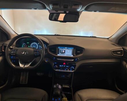 Сірий Хендай Ioniq, об'ємом двигуна 0 л та пробігом 56 тис. км за 12900 $, фото 7 на Automoto.ua