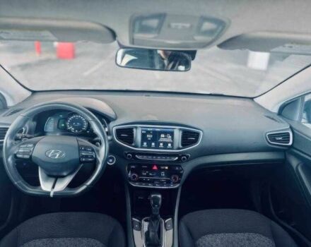 Сірий Хендай Ioniq, об'ємом двигуна 1.6 л та пробігом 88 тис. км за 3800 $, фото 8 на Automoto.ua