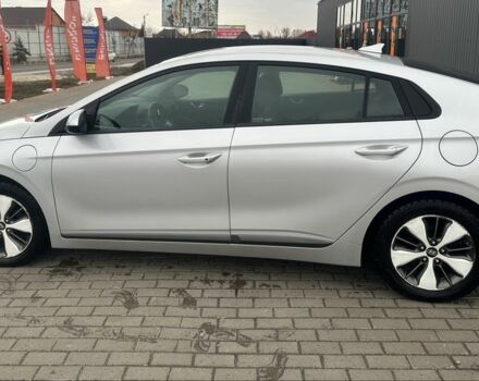 Сірий Хендай Ioniq, об'ємом двигуна 1.6 л та пробігом 59 тис. км за 15300 $, фото 6 на Automoto.ua