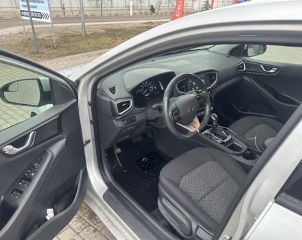 Сірий Хендай Ioniq, об'ємом двигуна 1.6 л та пробігом 59 тис. км за 15300 $, фото 3 на Automoto.ua