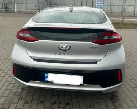 Сірий Хендай Ioniq, об'ємом двигуна 1.6 л та пробігом 59 тис. км за 15300 $, фото 4 на Automoto.ua