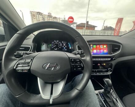 Сірий Хендай Ioniq, об'ємом двигуна 1.6 л та пробігом 59 тис. км за 15300 $, фото 2 на Automoto.ua